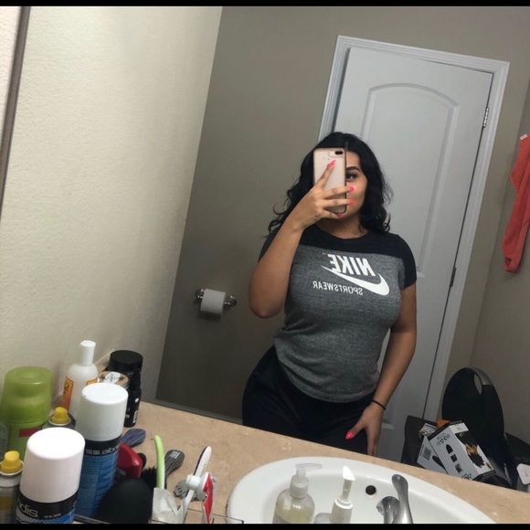 Nike Tops - 🖤Nike t-shirt